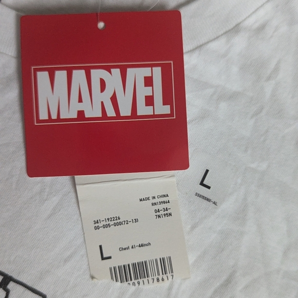 2 For $10 - *NEW* Uniqlo x Marvel Black Widow Comic Tee White Size L - Picture 4 of 5